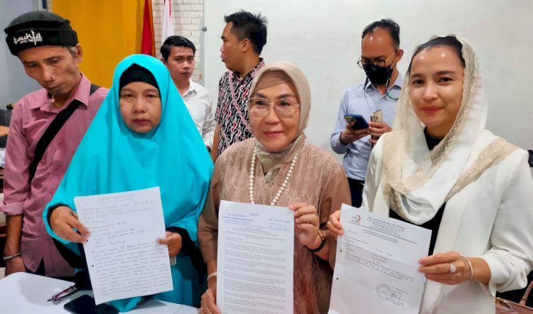 Siti Soimah bersama Kuasa hukumnya Titis Rachmawati/ist