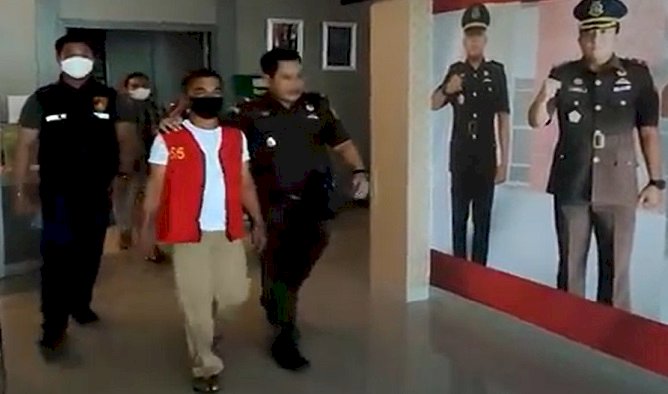 Kejari Banyuasin menahan oknum Kepala Desa yang diduga melakukan tindak pidana korupsi/ist