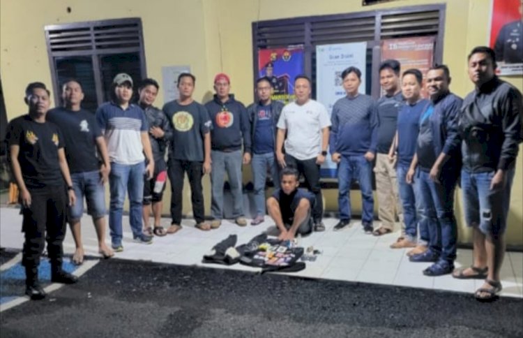 Pelaku saat diamankan pihak kepolisian. (Ist/Rmolsumsel.id). 