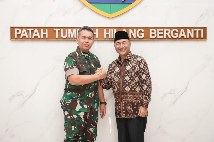 Pj Bupati Muba Apriyadi saat bertemu dengan Pangdam II/Sriwijaya Mayjen TNI Hilman Hadi/ist