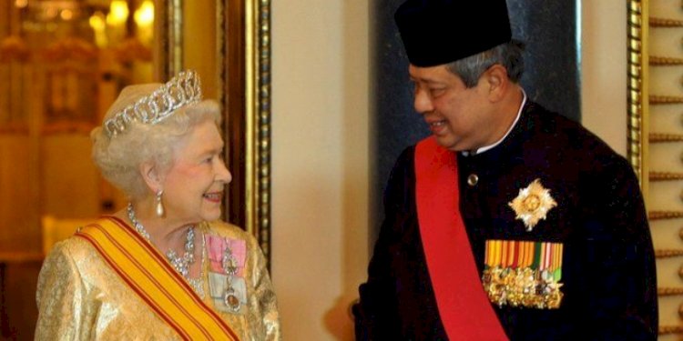 Presiden keenam RI Susilo Bambang Yudhoyono saat bertemu Ratu Elizabeth II pada tahun 2012/Ist