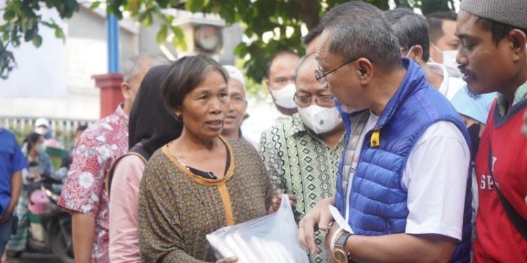 Mendag Zulhas saat pantau harga bahan pokok di Pasar Karang Ayu, Semarang, Jawa Tengah/RMOL