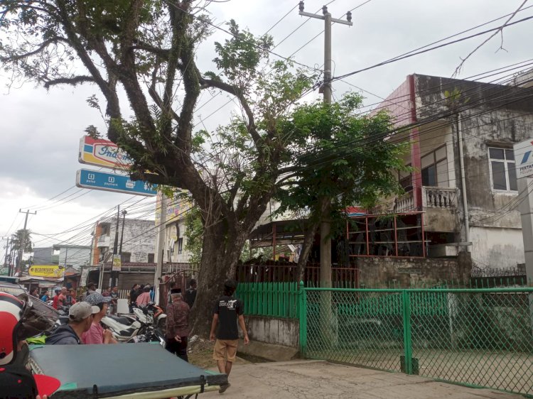 Suasana Indomaret pasca kejadian meledaknya meteran. (mizon/rmolsumsel.id)