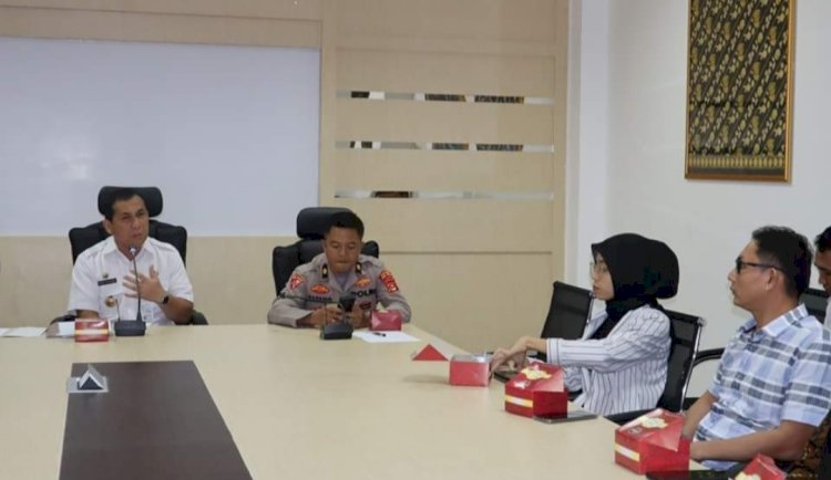 Walikota Lubuklinggau, H SN Prana Putra Sohe menimpin rakor terkait solusi antrian BBM.(foto Istimewa)