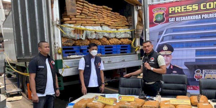 Polres Jakbar gagalkan pengiriman ganja seberat 304 kg jaringan Jawa-Sumatera/RMOLJakarta