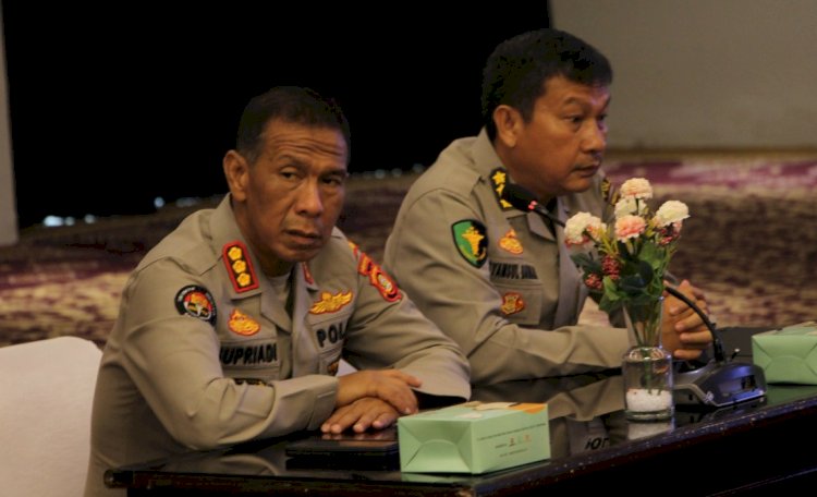 Kabid Humas, Kombes Pol Supriadi didampingi Kabiddokkes Polda Sumsel, Kombes Pol dr Syamsul Bahar M Kes (ist/rmolsumsel.id)