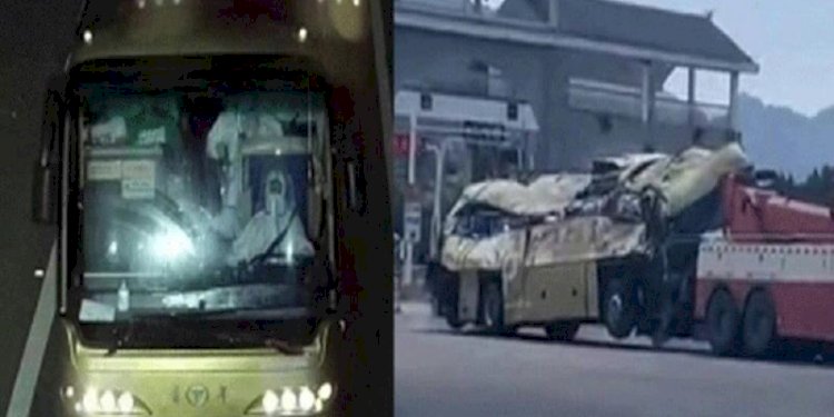 Bus yang membawa pasien isolasi Covid-19 mengalami kecelakaan pada Minggu (18/9) di jalan raya provinsi Guizhou barat daya China. (net/rmolsumsel.id)