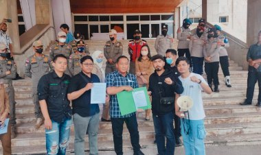 Politisi Hanura Sumsel, Iwan Hermawan saat menerima aksi Kawali Sumsel beberapa waktu lalu. (dudi oskandar/rmolsumsel.id)