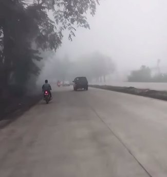 Cuaca berkabut menyelimuti kota Palembang pagi ini, Selasa (20/9). (tangkapan layar medsos)