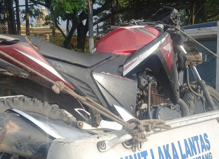 Motor korban yang hancur usai mengalami kecelakaan/ist