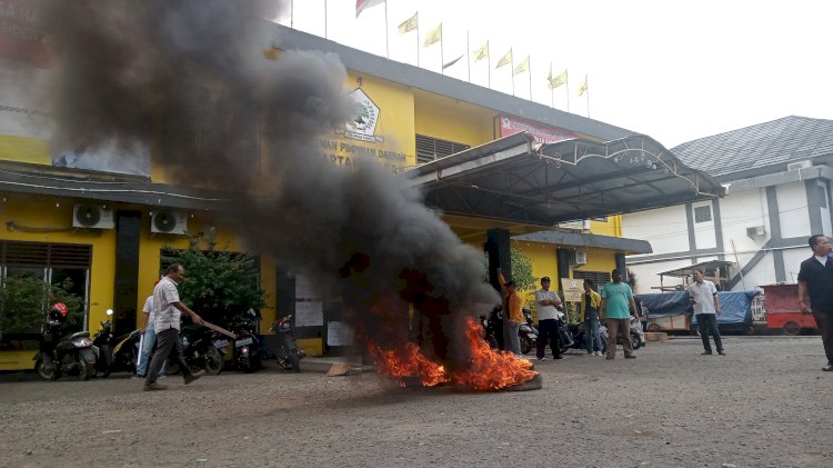 Kantor Golkar Muara Enim disegel kader sendiri lantaran tidak puas dengan kepemimpinan Hadiono/RMOL