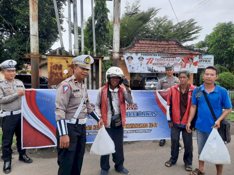 Satlantas Polres Mura menggelar bakti sosial dalam rangka HUT Satlantas ke-67/ist