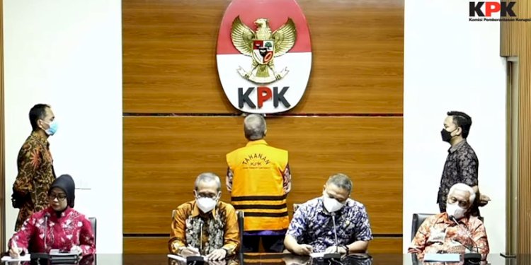 KPK menyampaikan keterangan pers penahanan Hakim Agung MA Sudrajad Dimyati/Repro