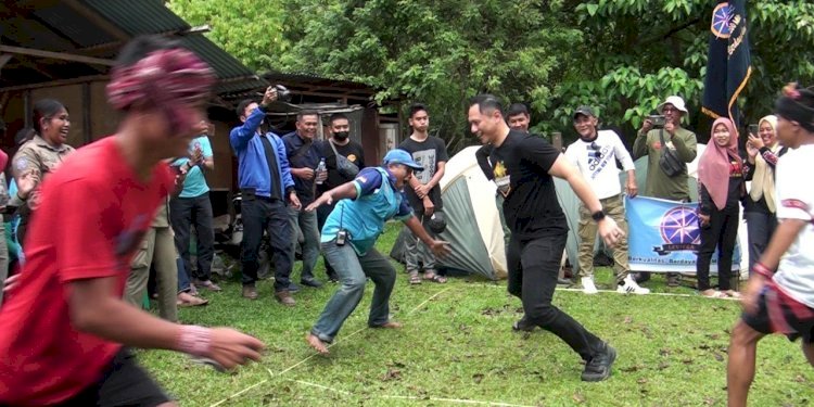 Agus Harimurti Yudhoyono mengikuti permainan tradisional Margalah di Toba/Ist