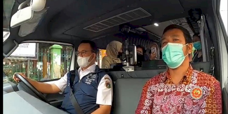 Gubernur DKI Jakarta, Anies Baswedan menjadi sopir angkutan umum JakLingko/Repro