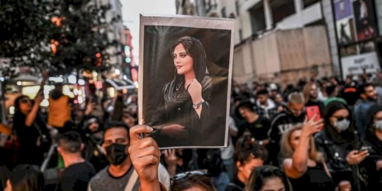 Kematian Amini memicu kemarahan puluhan ribu orang di seluruh Iran/Net