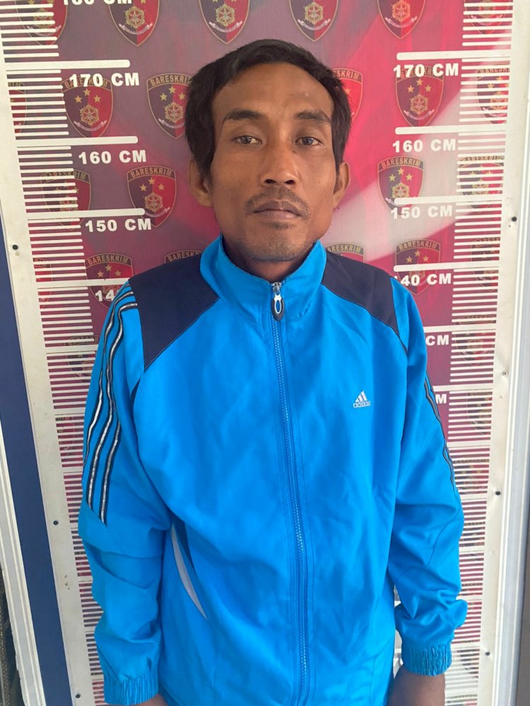 Andika Pranata alias Dika (38) tersangka kasus pencurian saat berada di Polrestabes Palembang. (Amizon/RmolSumsel.id)
