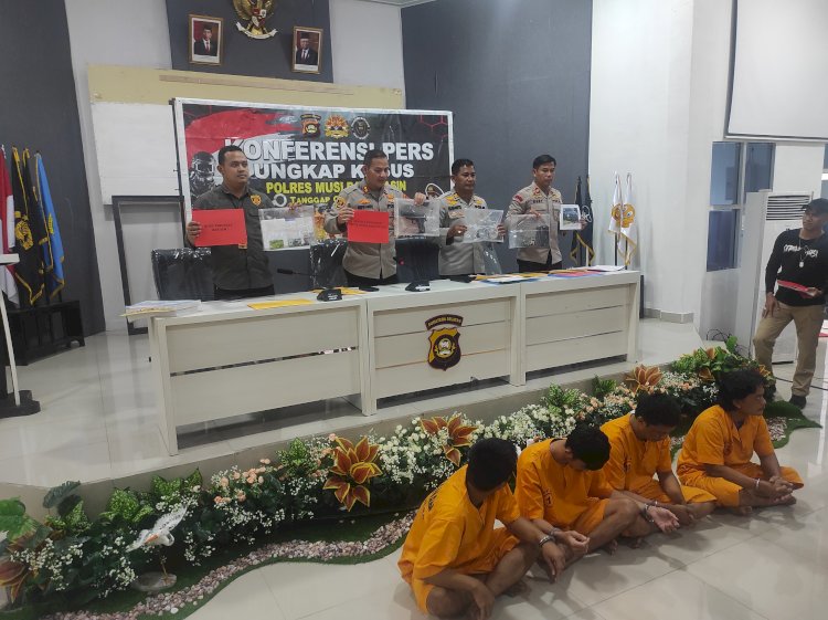 Polres Muba menggelar konferensi pers terkait panangkapan komplotan polisi gadungan. (Amarullah Diansyah/RmolSumsel.id). 