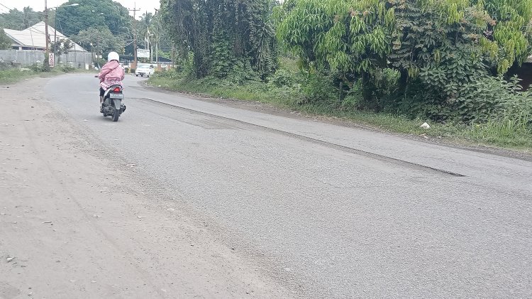 Kondisi pengerukan tambal sulam di Jalinsum, Muara Enim-Tanjung Enim. (Noviansyah/RMOLSumsel.id)