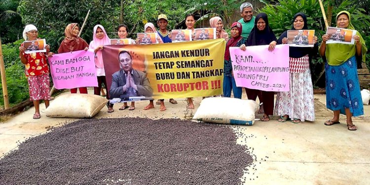 Kelompok yang tergabung dalam Kumpulan Rumah Tangga Petani Kopi mendorong Firli Bahuri untuk maju pada Pilpres 2024/Ist