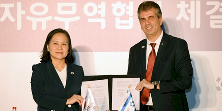 Menteri Perdagangan Korea Yoo Myung-hee dan Menteri Ekonomi Israel Eli Cohen/Net