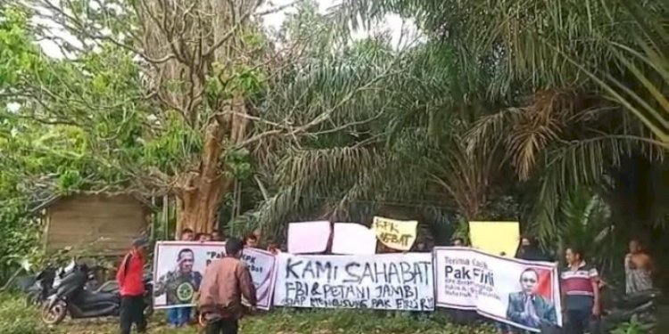 Para petani sawit di Muaro Jambi mendorong Ketua Komisi Pemberantasan Korupsi (KPK), Firli Bahuri maju di Pilpres 2024/Net