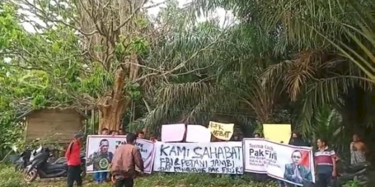 Para petani sawit di Muaro Jambi mendorong Ketua Komisi Pemberantasan Korupsi (KPK), Firli Bahuri maju di Pilpres 2024/Net