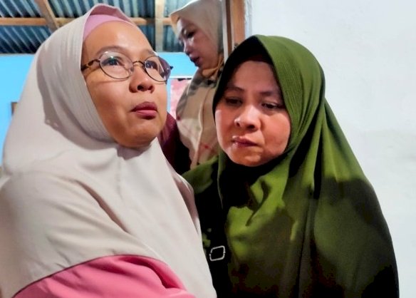 Azizah, ibunda pelaku penganiayaan menemui Soimah ibunda korban di Palembang/ist