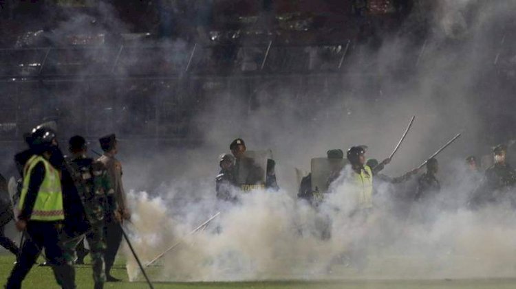 Aparat keamanan terlibat kerusuhan di dalam Stadion Kanjuruhan, Malang/net