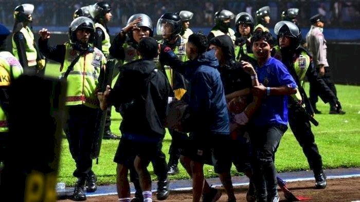 Situsi rusuh di stadion Kanjuruhan yang menyebabkan 182 orang tercatat meninggal dunia. (ist/net).