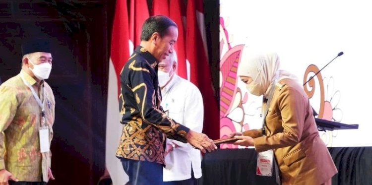 Presiden Jokowi bersama Gubernur Jatim, Khofifah/Net