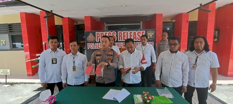 Pelaku saat diamankan pihak kepolisian. (Ist/Rmolsumsel.id). 