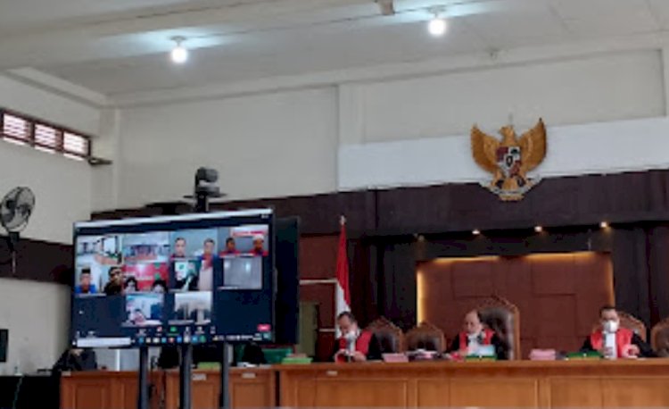 Sidang dengan agenda tuntutan terhadap delapan orang komisioner Bawaslu Muratara terkait dugaan mark up dana hibah yang digunakan untuk pemilu. Sidang tersebut berlangsung di Pengadilan Tindak Pidana Korupsi (Tipikor) Palembang, Rabu (5/10). (Amizon/RmolSumsel.id)