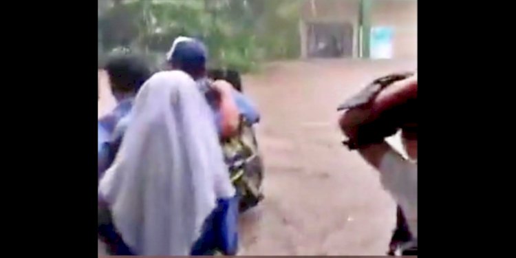 Genangan banjir di Sekolah MTsN 19 Pondok Labu, Jakarta Selatan/Net