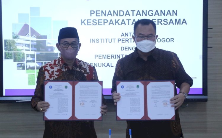 Bupati PALI Dr Ir H Heri Amalindo MM dan Rektor IPB University Prof Dr Arif Satria teken MoU  terkait Kerjasama Peningkatan SDM dan SDA/RMOL