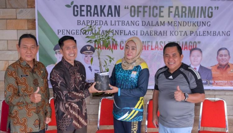 Peluncuran Office Farming di Kantor Bappeda Kota Palembang. (ist/rmolsumsel.id)