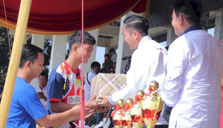 Sekda Palembang Ratu Dewa saat membuka turnamen U-17 antar kecamatan di Stadion Kamboja Kota Palembang.  (ist/rmolsumsel.id)