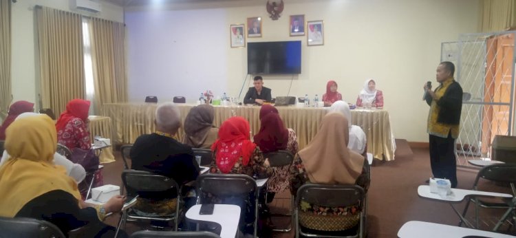 Diskusi Ilmiah  yang digelar Asosiasi Guru Sejarah Indonesia (AGSI)    dengan narasumber Presiden AGSI Dr. Sumardiansyah Perdana Kusuma, M.Pd, di Ruang Multimedia SMA Negeri 10 Palembang, Sabtu (8/10).(ist/rmolsumsel.id)