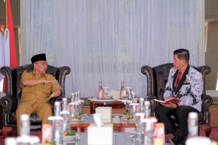 Pj Bupati Muba Apriyadi, menerima audensi Ketua PGRI Kabupaten Muba, Nazarul Hasan, Senin (10/10/2022). 