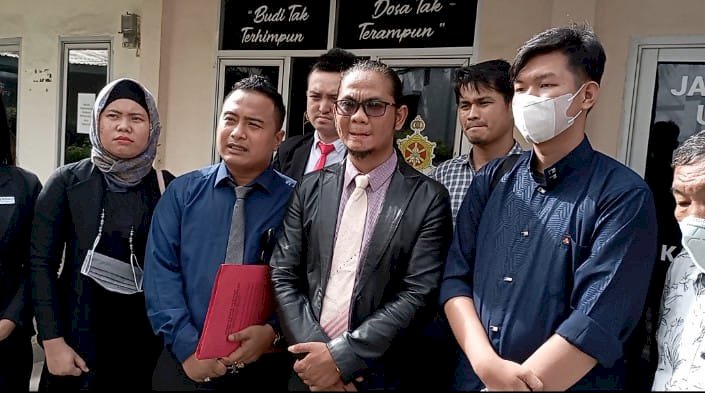  Arya Lesmana Putera (19)korban pengeroyokan seniornya saat kegiatan diksar UKMK Litbang UIN Palembang saat berada di Polda Sumsel usai diperiksa di Polda Sumsel, Senin (10/10/2022). (ist/RmolSumsel.id)