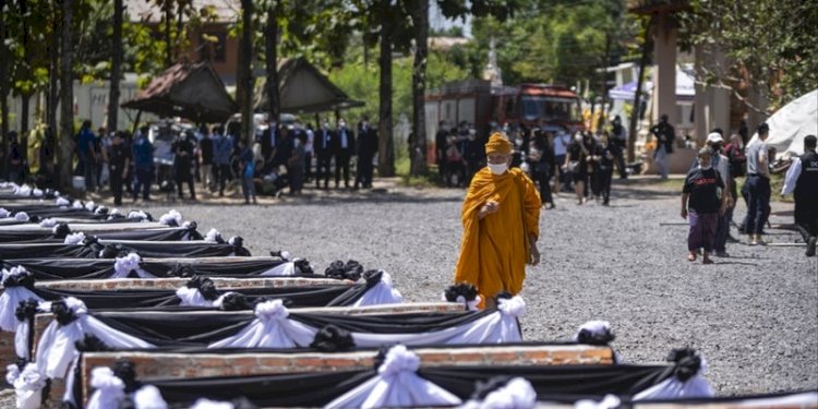 Kremasi massal korban pembantaian anak-anak di penitipan anak di Thailand/Net