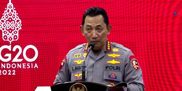 Kapolri Jenderal Listyo Sigit Prabowo menggelar konferensi pers usai mendapat arahan tertutup dari Presiden Joko Widodo di Istana Negara/Net