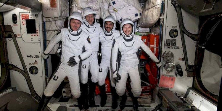 Empat Astronot yang berhasil sampai ke bumi setelah mengemban misi menggunakan Kapsul SpaceX selama hampir enam bulan/Net