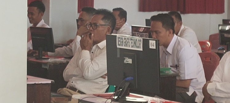 Suasana tes CAT seleksi panwascam Muara Enim. (ist/rmolsumsel.id)