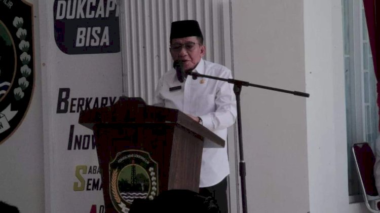 Wakil Bupati PALI, Drs H Soemarjono saat memberikan kata sambutan di acara Isbat Nikah massal. (eko jurianto/rmolsumsel.id)