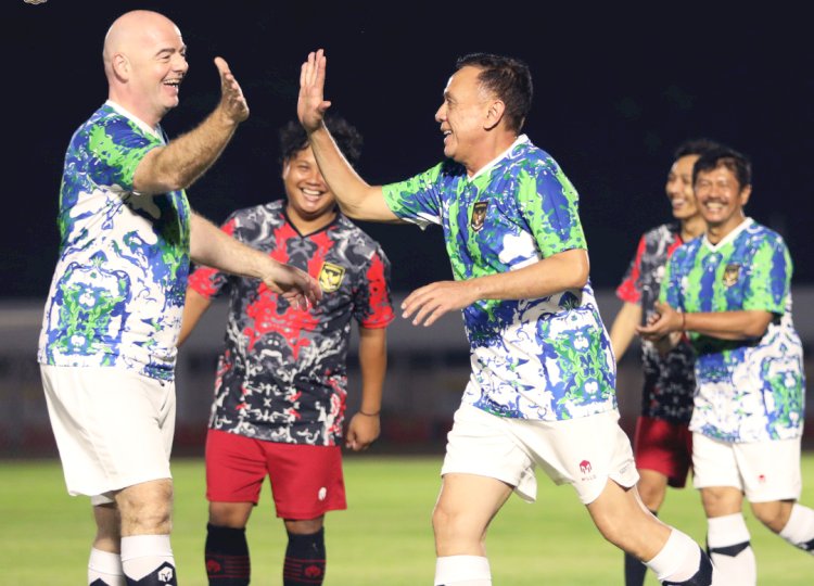 Presiden FIFA Gianni Infantino bersama Ketua Umum PSSI Mochamad Iriawan/Foto:PSSI 