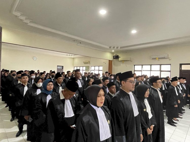 Ratusan Advokat baru Peradi resmi dilantik dan diambil sumpah/ist.
