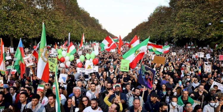 Aksi unjuk rasa solidaritas menuntut penghapusan diskriminasi di Iran yang dilakukan di Berlin, Jerman pada 22 Oktober 2022/Net