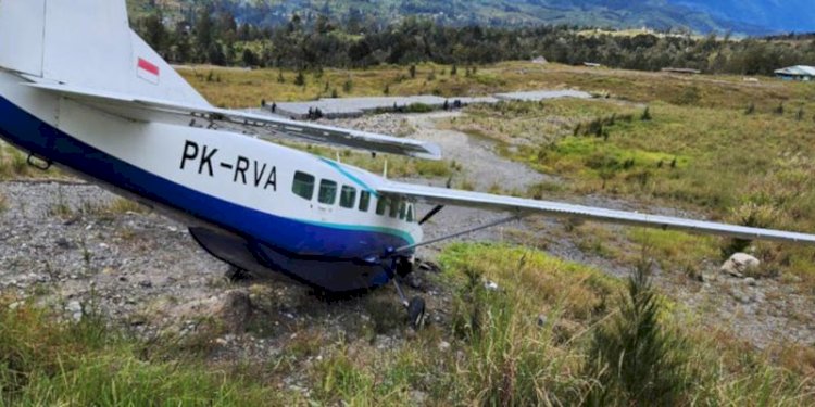 Pesawat Reven Global Airtransport Tergelincir di Bandara Aminggaru, Puncak Papua/Ist