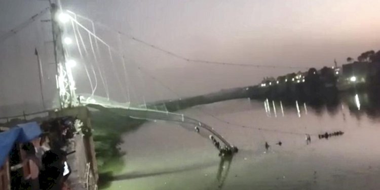 Jembatan Gantung di Morbi runtuh tewaskan puluhan orang/ist
